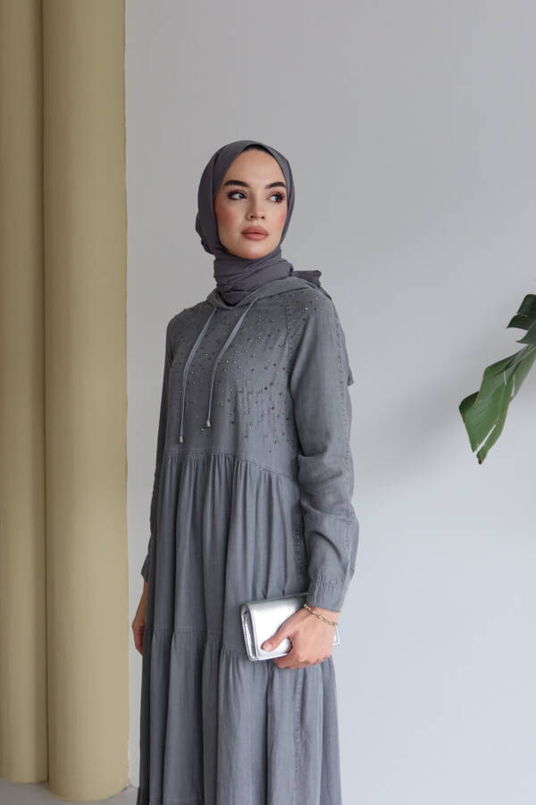 6531-Taşlı Tensel Kapşonlu Reglan Kollu Elbise Gri