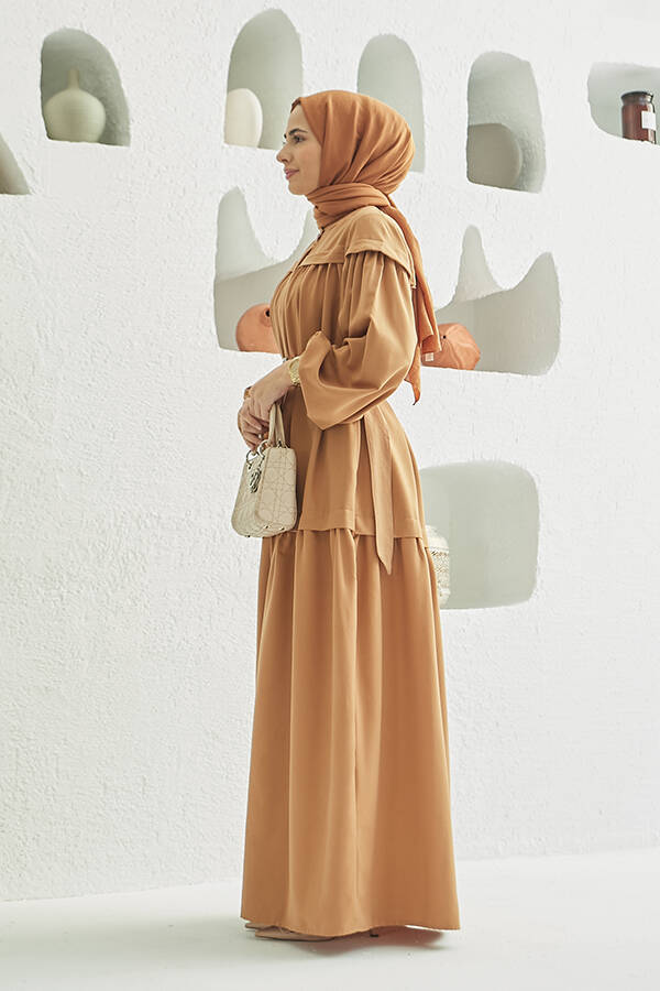 6605-Carla Büzgülü Kuşaklı Elbise Camel