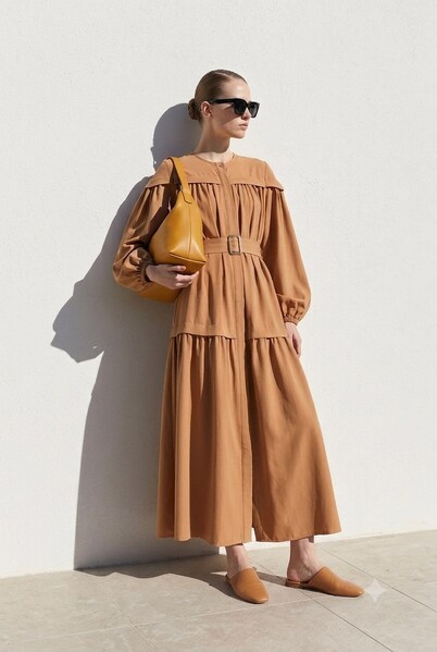 Neways - 6605-Carla Büzgülü Kuşaklı Elbise Camel