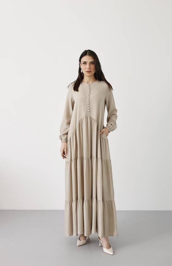6646- Parça Boya Tensel Britli Düğmeli Büzgülü Elbise Bej