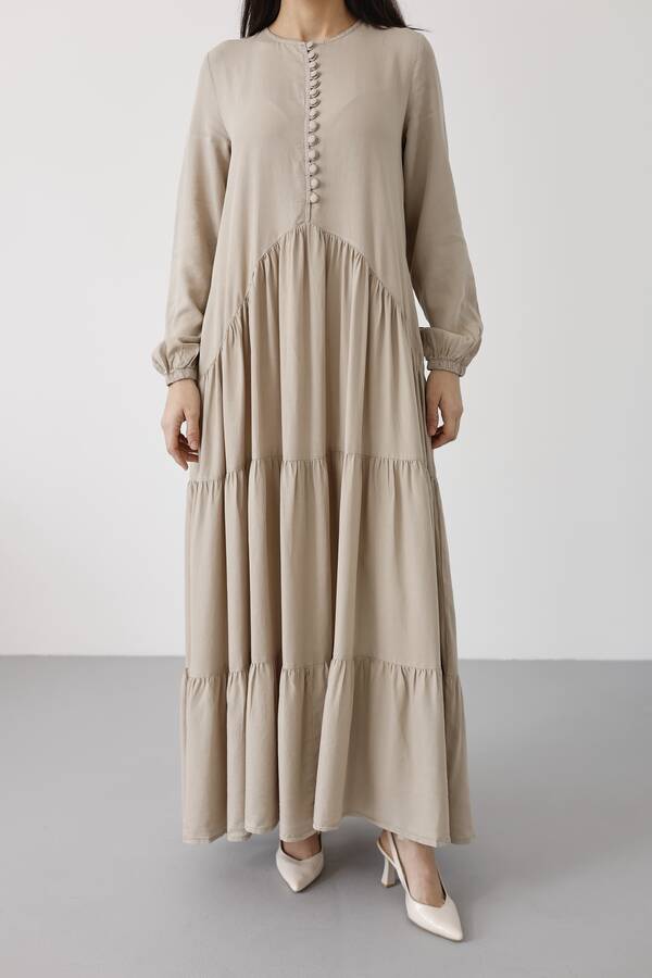 6646- Parça Boya Tensel Britli Düğmeli Büzgülü Elbise Bej