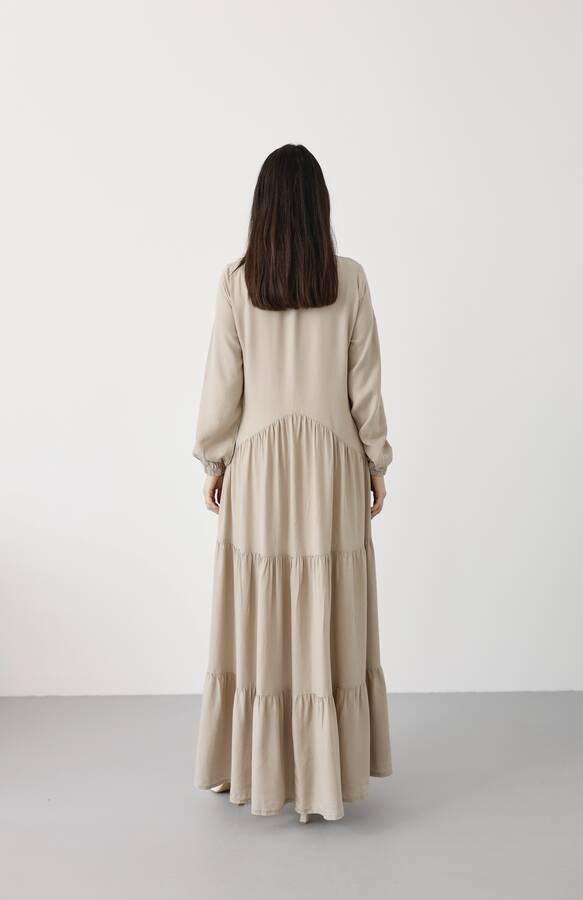 6646- Parça Boya Tensel Britli Düğmeli Büzgülü Elbise Bej
