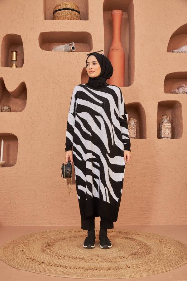 8035-Zebra Triko Tunik Siyah - Beyaz